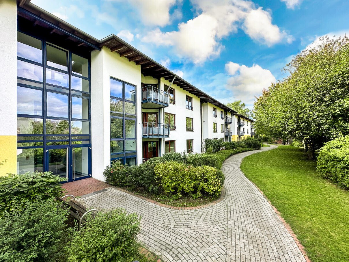 Barrierefreie, seniorengerechte und renovierte Wohnung mit Balkon und EBK in einer Servicewohnanlage