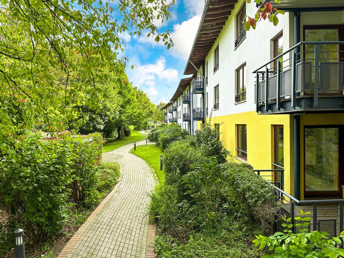 Barrierefreie, seniorengerechte und renovierte Wohnung mit Balkon und EBK in einer Servicewohnanlage