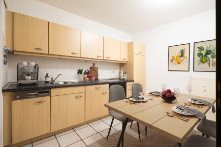 Barrierefreie, seniorengerechte und renovierte Wohnung mit Balkon und EBK in einer Servicewohnanlage