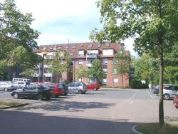 Ansicht mit Parkplatz Ansicht mit Parkplatz